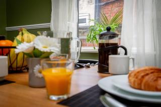 Newcombe - Sleeps Up to 8 - Close to Northampton Town Centre & Train Station - Fast Wifi, Free Parking, SmartTV with Netflix by Centro Stays - 7