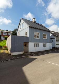 Charming 2BR Retreat in Vestmanna - 0