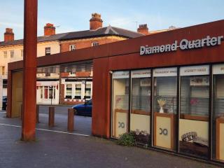 Diamond Place -Luxury 2-Bedroom Flat, Parking, WiFi, Netflix, Central Location - 1