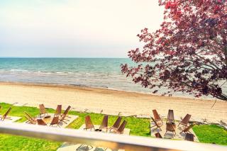 The Long Beach Resort - Beachfront Cottages & Townhouse Suites - 3