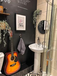 J&W Apartments with free parking - 3