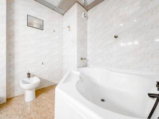 2 Levels 2br 2btr Separate Kitchen Ac - 6
