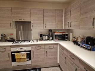 A stunning room in a 2 bed apartments in the heart of Medway - Gillingham - 1