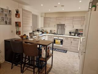A stunning room in a 2 bed apartments in the heart of Medway - Gillingham - 4