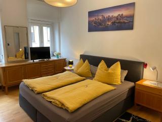 Ferienwohnungen & Apartments Heintz - Ihre Unterkunft am Marktplatz in Bad Königshofen - 4