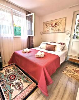 Apartments with parking spaces Kastel Stari, Kastela - 23053 - 1