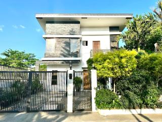 Bella Homes 6BR 4Bath near Rotunda - Tagaytay - 0