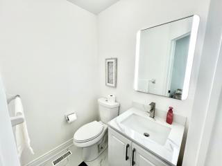 Cozy house near HWY401 & Go station in Scarborough - 1