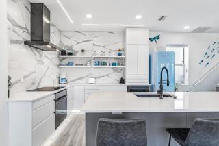 Chic & Cozy River District Townhouse - 6