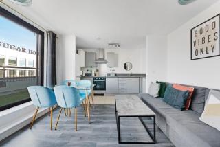 Penthouse w/ Hot Tub near Stratford, Westfield - 4