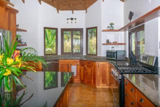 Apricari Villa / Luxury Views / 5 BDRM / Pool - Roatán - 3