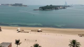 Al Dabas Beach Views, 3BD Sleeps 6, Beachfront Beach & Pool Access - Dubai - 0