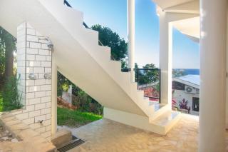 Apricari House Stunning Views 3 BDRM and Pool - 6