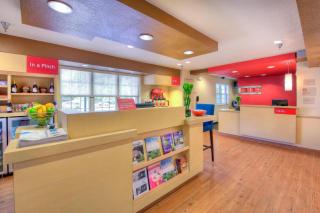 TownePlace Suites Raleigh Cary/Weston Parkway - Cary - 9