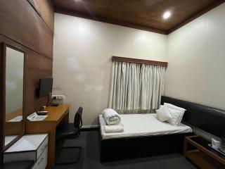 Hotel The Galaxy - Mirzāpur - 1