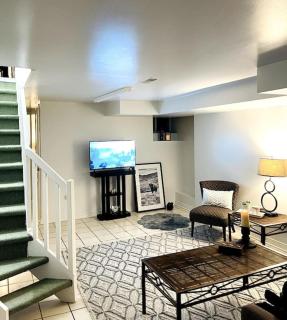 Vintage 2 bed 2 bath suite Distillery District - 3