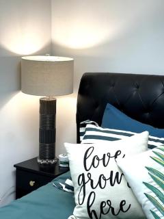 Vintage 2 bed 2 bath suite Distillery District - 1