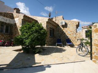 Basket, second home Comfortable Vacation Home - Miraflor - 0