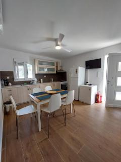 PLATANES PLACE - 2