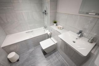 Modern,Bright and spacious 2 bed - 8