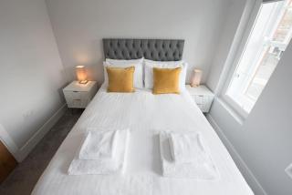 Modern,Bright and spacious 2 bed - 4