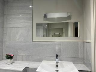 Bright, spacious 1 bedroom flat - 7