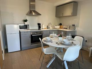 Bright, spacious 1 bedroom flat - Brentwood - 1