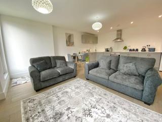 Modern 1 bedroom serviced apartment with garden - 3