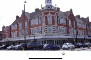 Modern 1 bedroom serviced apartment with garden - 2