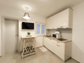 Central apartment Niko - 8