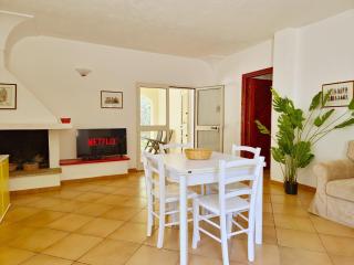 Villa Scogliera - Appartamenti con veranda a circa 700 mt dalla spiaggia di Fuile e Mare - Cala Liberotto - 0