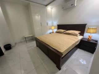 Zameen Opal Appartment # 324, 3rd floor, Lahore - Lahore - 8