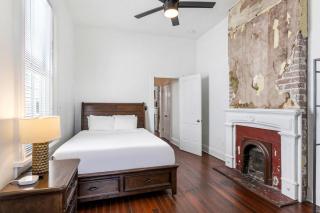 Private 2BR Condo in Uptown by Hosteeva - 2