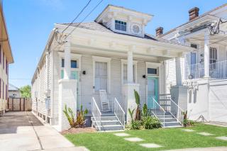 Private 2BR Condo in Uptown by Hosteeva - New Orleans - 1