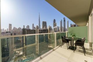 Contemporary Apartment with Burj Khalifa View - Dubai - 9