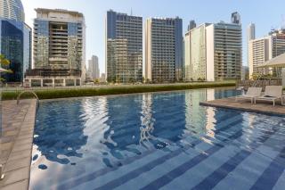Contemporary Apartment with Burj Khalifa View - Dubai - 5