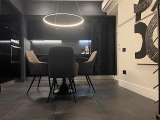 Spacious Modern Apartment in Monumental Building - Free Parking - Workspace - Historical Centre - Olbia - 2