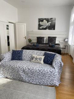 Superb Studio with 40 sqm Terrace in the Greens of Buda City Centre - Budapest - 2