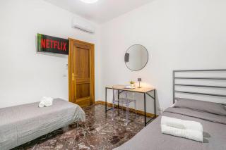 Famileisure Suites near Policlinico & University - 9