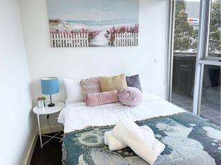 Chic Short Stay Retreat at Doncaster - 7