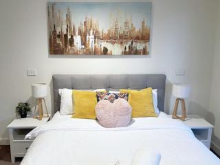 Chic Short Stay Retreat at Doncaster - 5