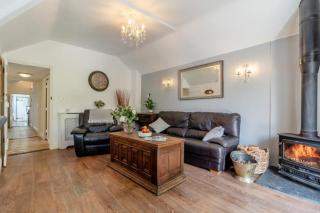 Tilly's, a two bedroom holiday retreat with hot tub and views of the pond - Barningham - 4