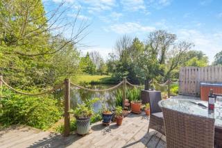 Tilly's, a two bedroom holiday retreat with hot tub and views of the pond - Barningham - 7