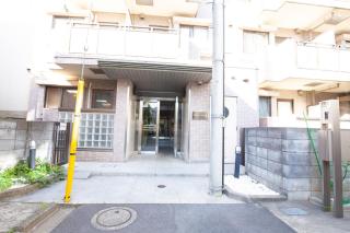 walk to Ushigome-yanagicho sta. EoWh - 6
