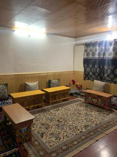 OMBAY GUESTHOUSE - Hundar - 9