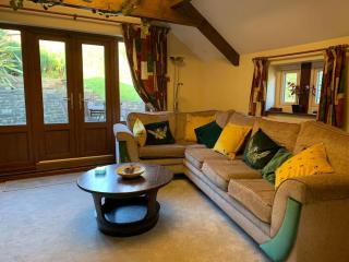 Bronte Stables - Cozy period house with parking and walled garden - 9