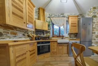 The Stone House - Líri - 5