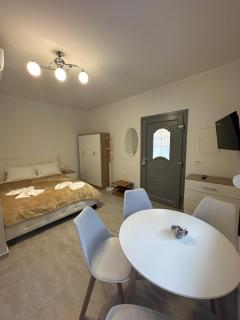 LV Luxury Apartment - 6