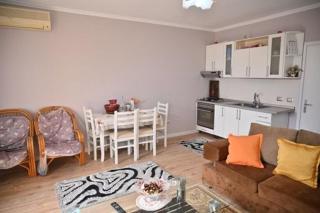 Beachfront Bliss Apartment - Durrës - 5