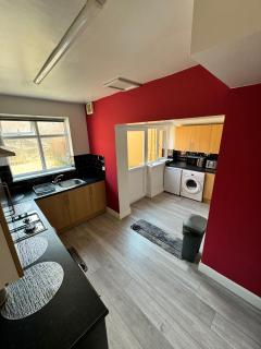 Giga Residential 4 Bedrooms, 8 guests , Near City Centre, Arcade Machine, Sky TV, Netflix, Free Wifi, Free Parking - Newcastle upon Tyne - 3